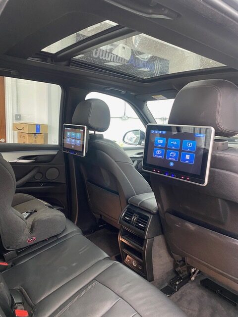 Rosen Rear screens installed into a LandRover Defender